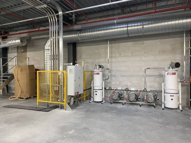 Förderanlagen für die Kunststoff & Schüttgut Industrie