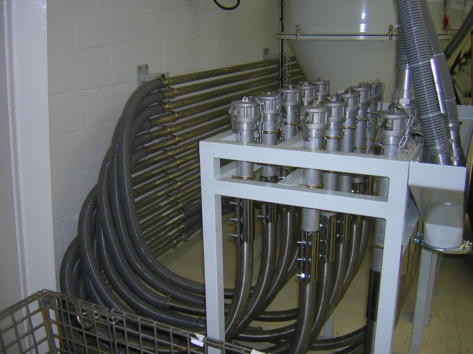 Förderanlagen für die Kunststoff & Schüttgut Industrie