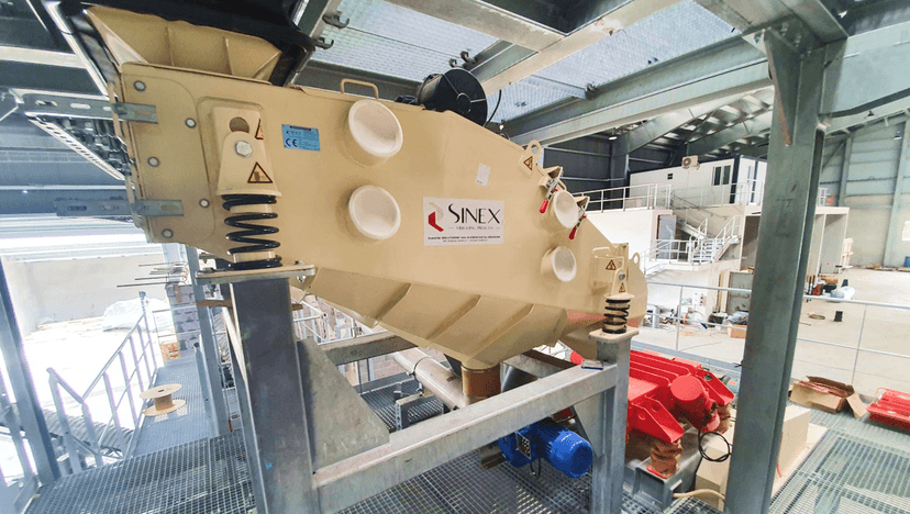 ELLIPTISCHE VIBRATIONSSIEBE MIT UNWUCHTMOTOR