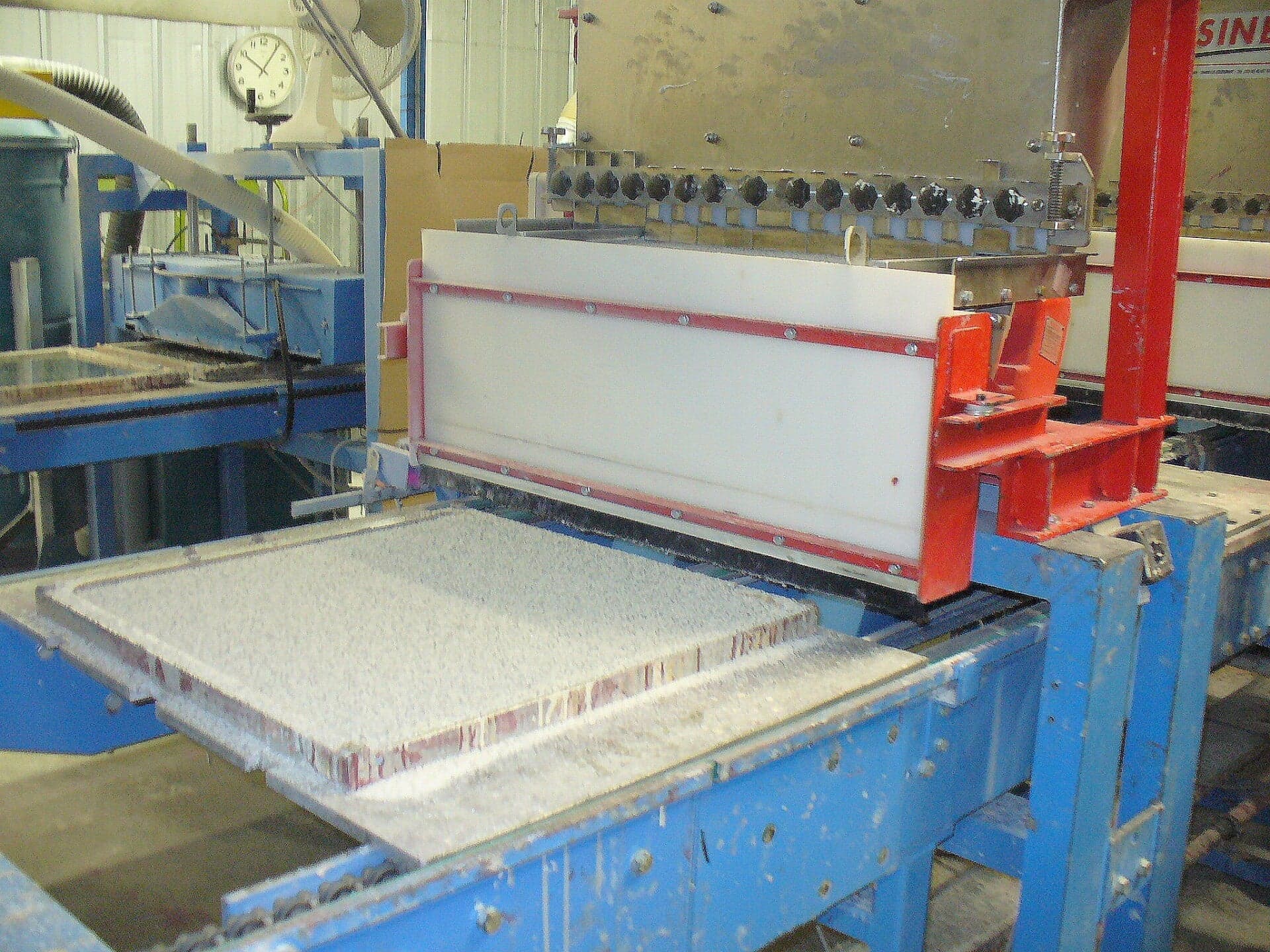 Vibrationsdosierer und Vibrationsförderer für industrielle Schüttgüter