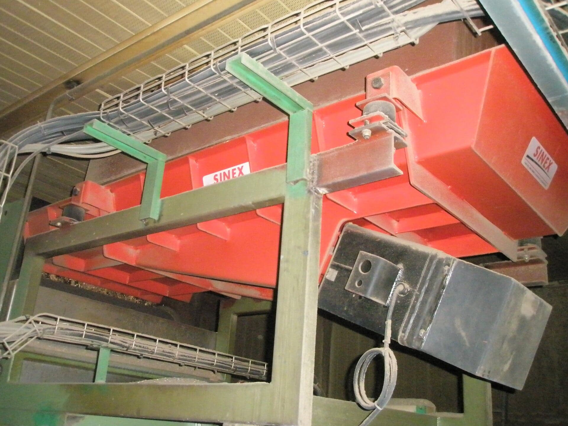 VIBRATIONS-TROG FÖRDERER & DOSIERER MIT MAGNETANTRIEB