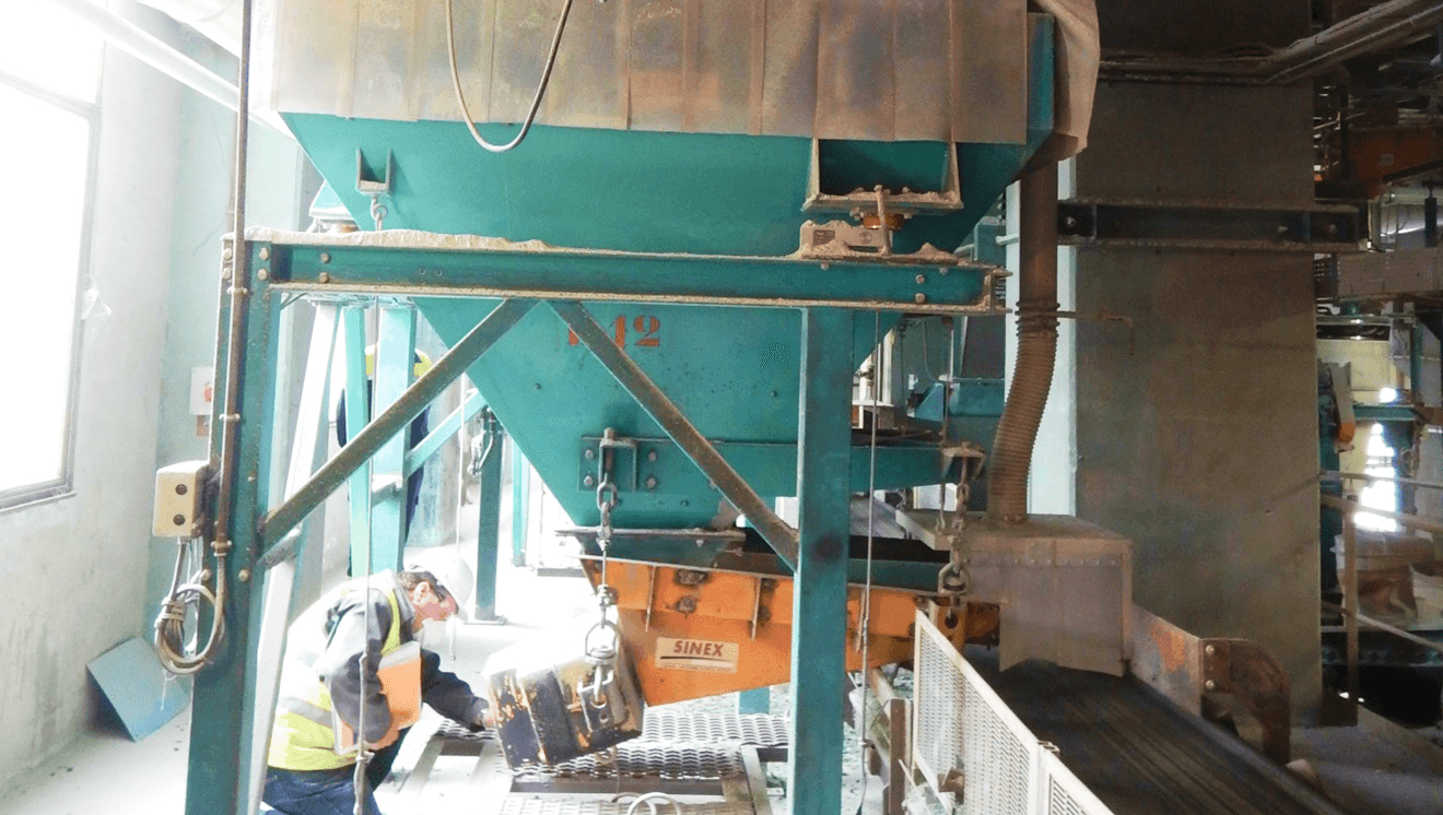 VIBRATIONS-TROG FÖRDERER & DOSIERER MIT MAGNETANTRIEB